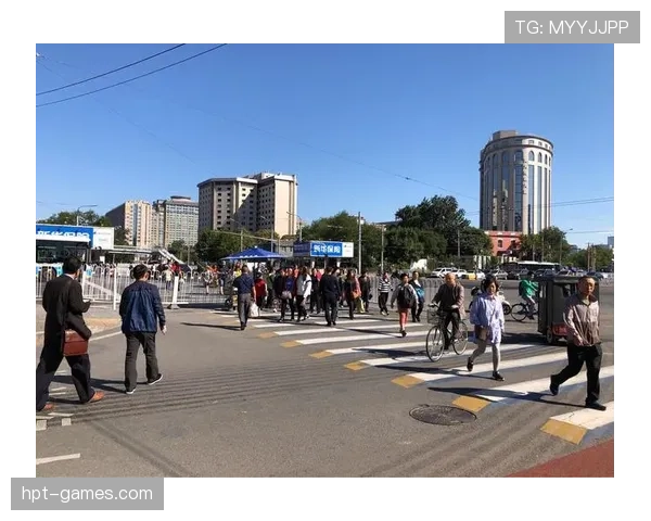 吴向东家的冰箱里塞满了能量胶，连饮料都按分钟定量