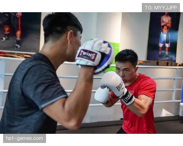 徐灿训练完直接拎着两袋蛋白粉去夜市吃烧烤？