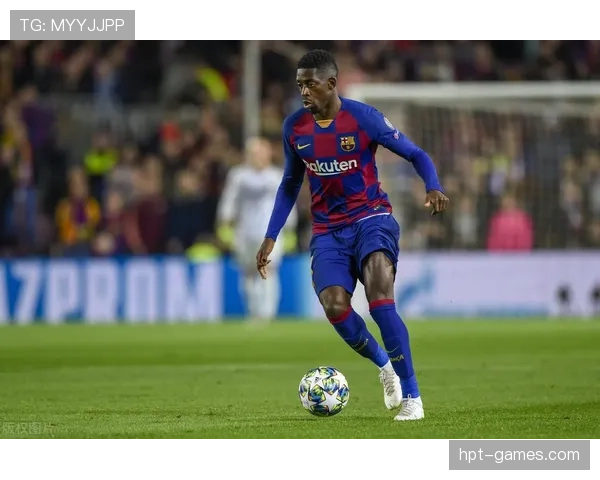 奥斯曼·登贝莱拎着能买房的包去练球，路人以为走错片场